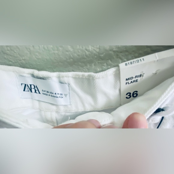 Zara white mid rise flare jeans size 4 - Picture 3 of 6